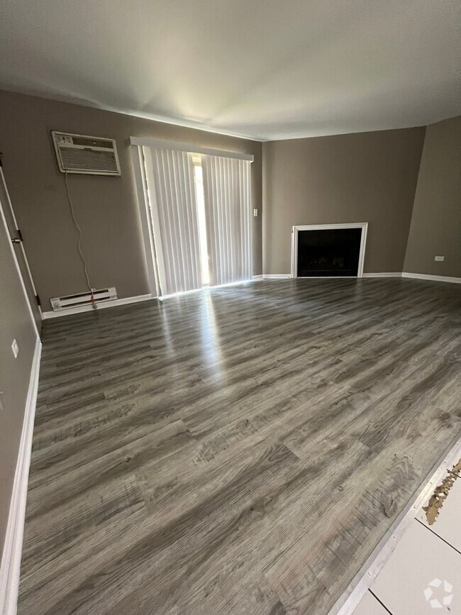 Building Photo - 526 E Spruce Dr