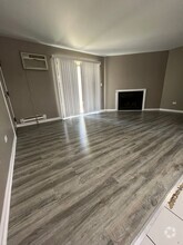Building Photo - 526 E Spruce Dr