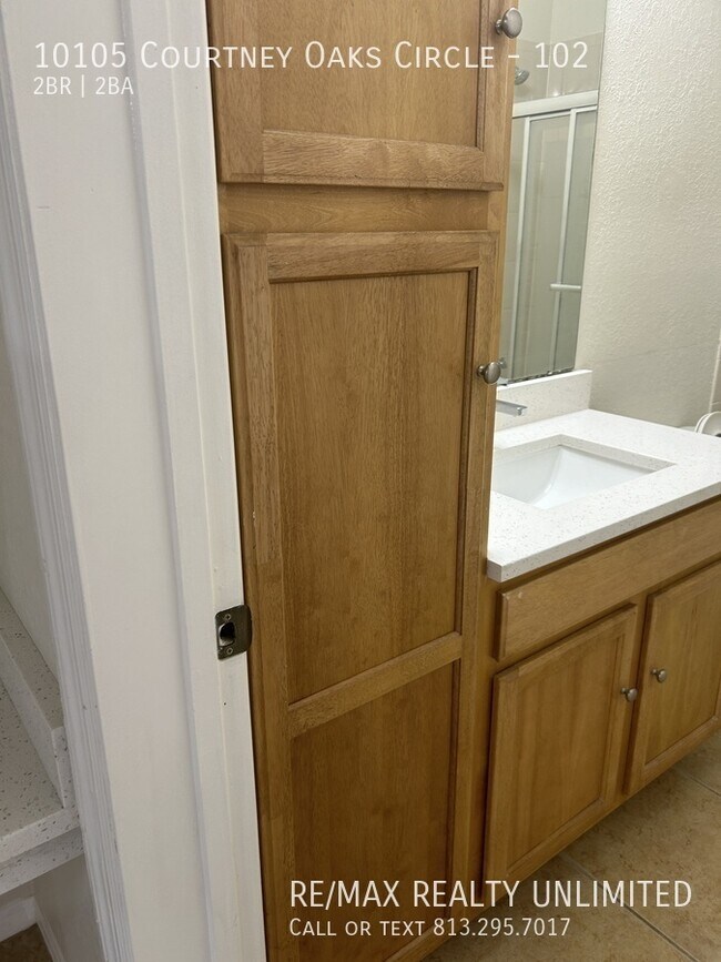 Foto del edificio - 10105 Courtney Oaks Cir