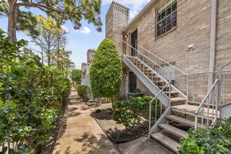 Building Photo - 10673 Braes Bend Dr