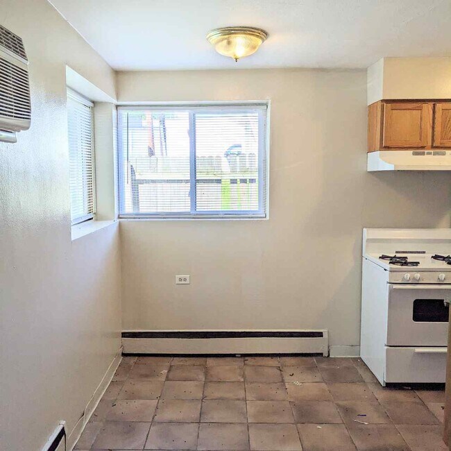 2407 W Broadway Unit 2, Minneapolis, MN 55411 Room for Rent in