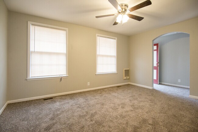 Building Photo - Unique 2-Bedroom with bonus!