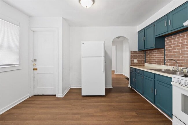 Building Photo - 3251-3251 Winthrop Ave