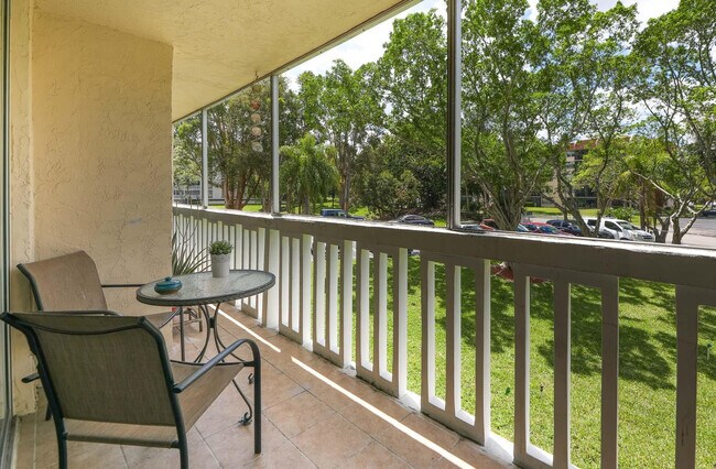 Foto del edificio - 7081 Environ Blvd