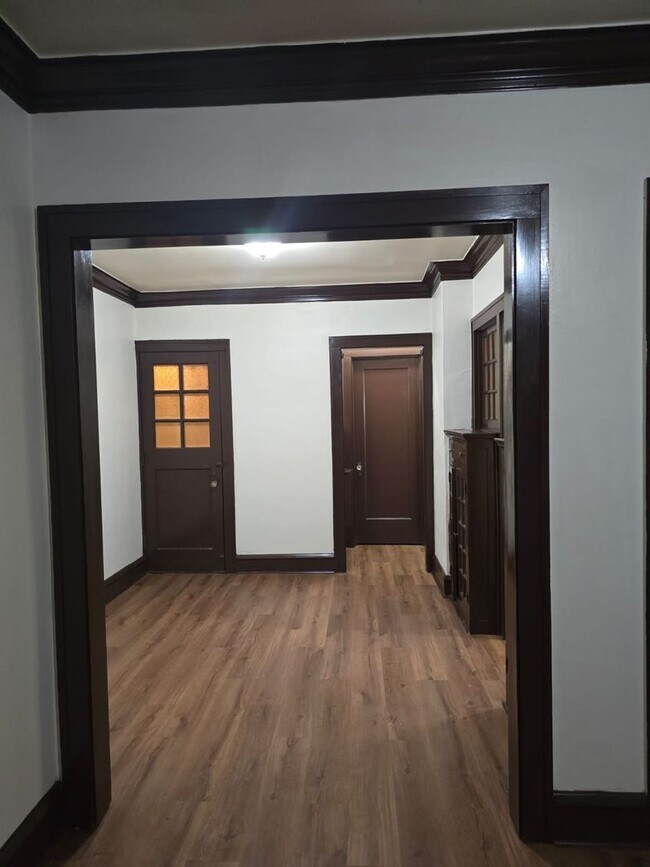 Foto del edificio - 831-833 College Ave - 12 Family (ACE PROPE...