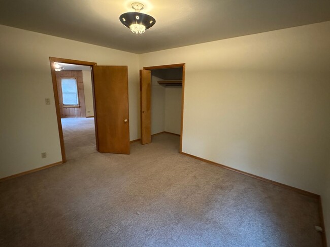 Building Photo - 3-Bedroom, 2-Bath Home for Rent in Quiet E...