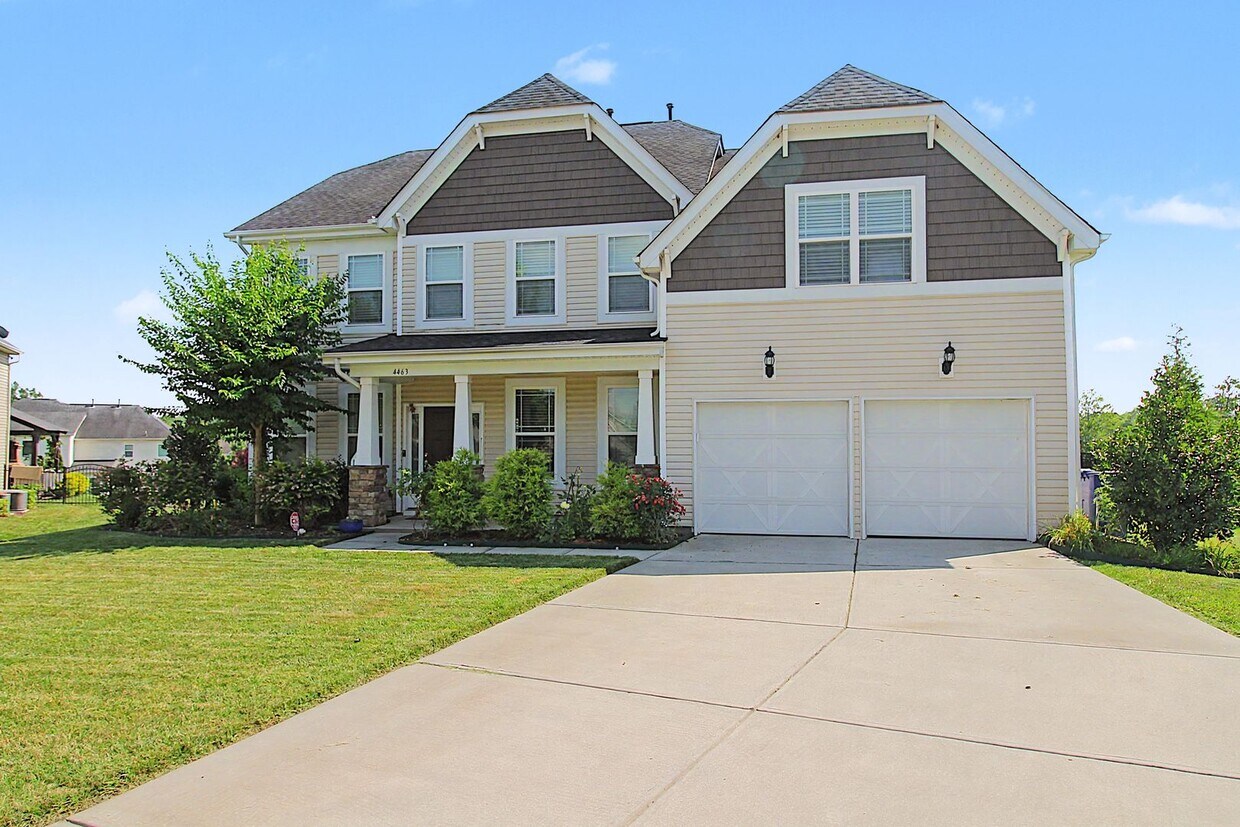 Foto del edificio - (Coming soon) Spacious 5BR Harrisburg Home | Loft, Solar Panels, Fenced Yard & Outdoor Fireplace