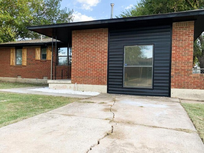 Foto del edificio - 4820 NW Lindy Ave