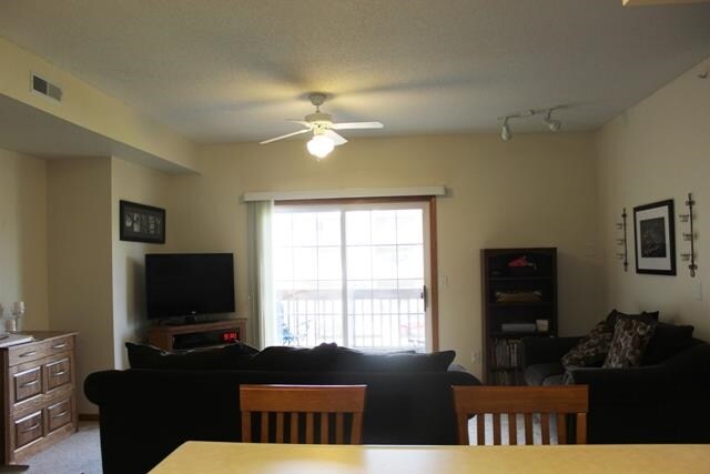 Foto del edificio - 2664 Triple Crown Ln