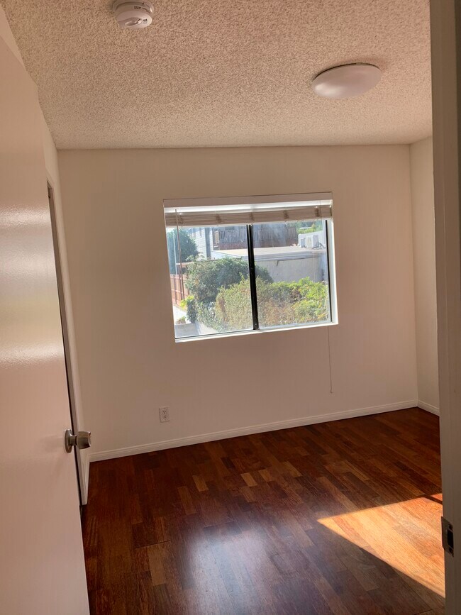 Building Photo - 4360 Camero Ave