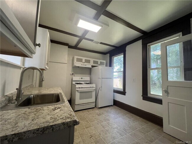 Building Photo - 242 Foxhall Ave