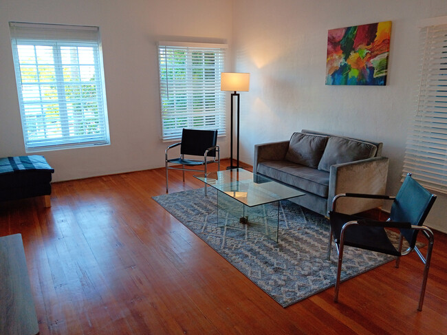 Living area - 455 North Doheny Drive