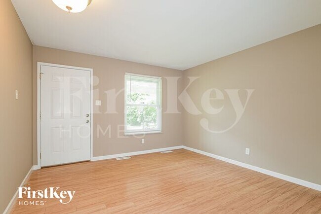 Building Photo - 2585 Teakwood Manor Dr