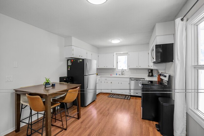 Foto del edificio - 2715 KIRKWOOD LN N