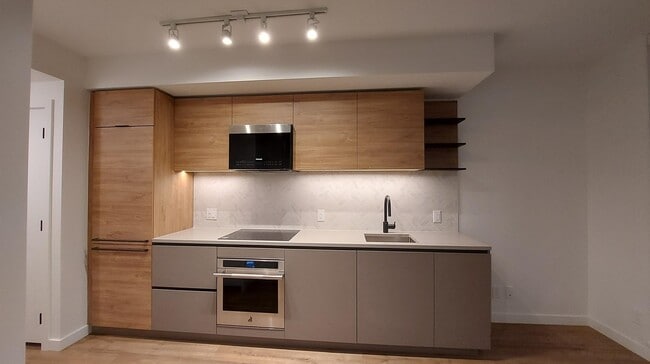 Cuisine - 10448 University Dr