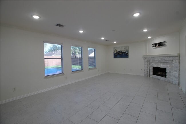 Building Photo - 8314 Silver Fir Ln
