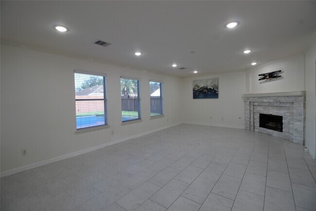 Foto del edificio - 8314 Silver Fir Ln