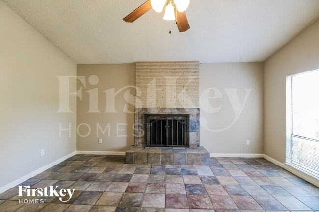 Building Photo - 4427 Ravine Dr