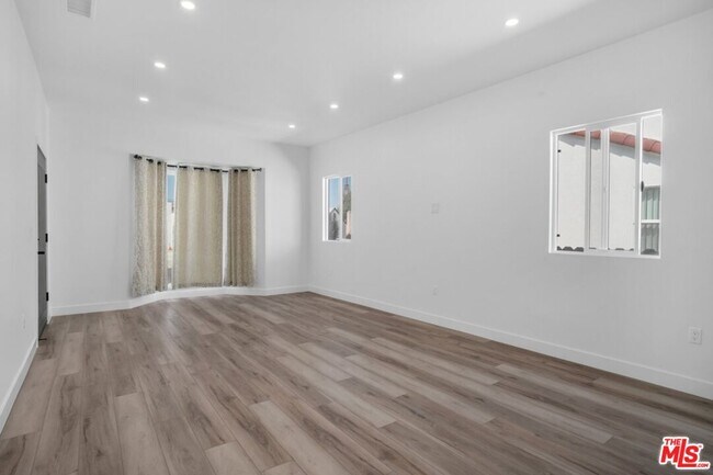 Building Photo - 7526 S Hobart Blvd