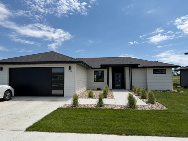 Building Photo - 328 E Blue Bell Dr