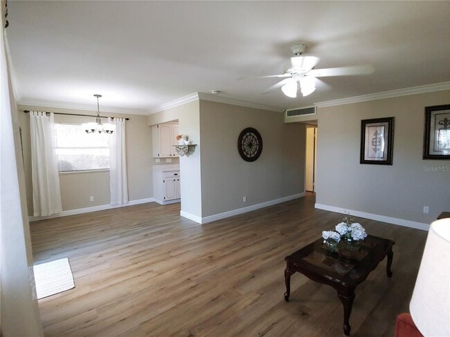 Foto del edificio - 1811 Bedford Ln