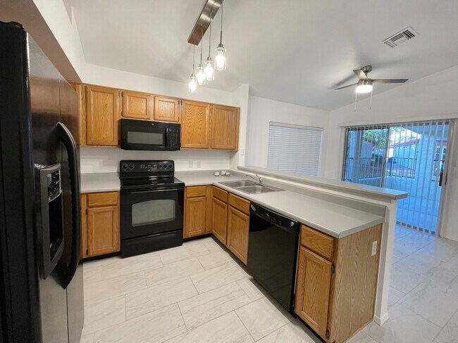 Foto del edificio - 1120 N Val Vista Dr