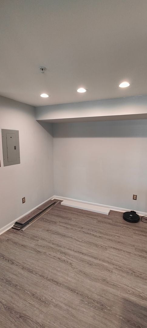 Building Photo - Rent special! 1 BR/ 1 BA Fabulous Two-Leve...