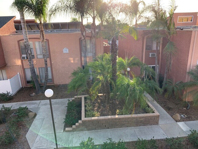Foto del edificio - 7740 Margerum Ave