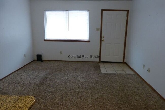 Building Photo - Cozy 1 Bedroom 1 bathroom Apartment. Central heat and air throughout, granite countertops, and up...