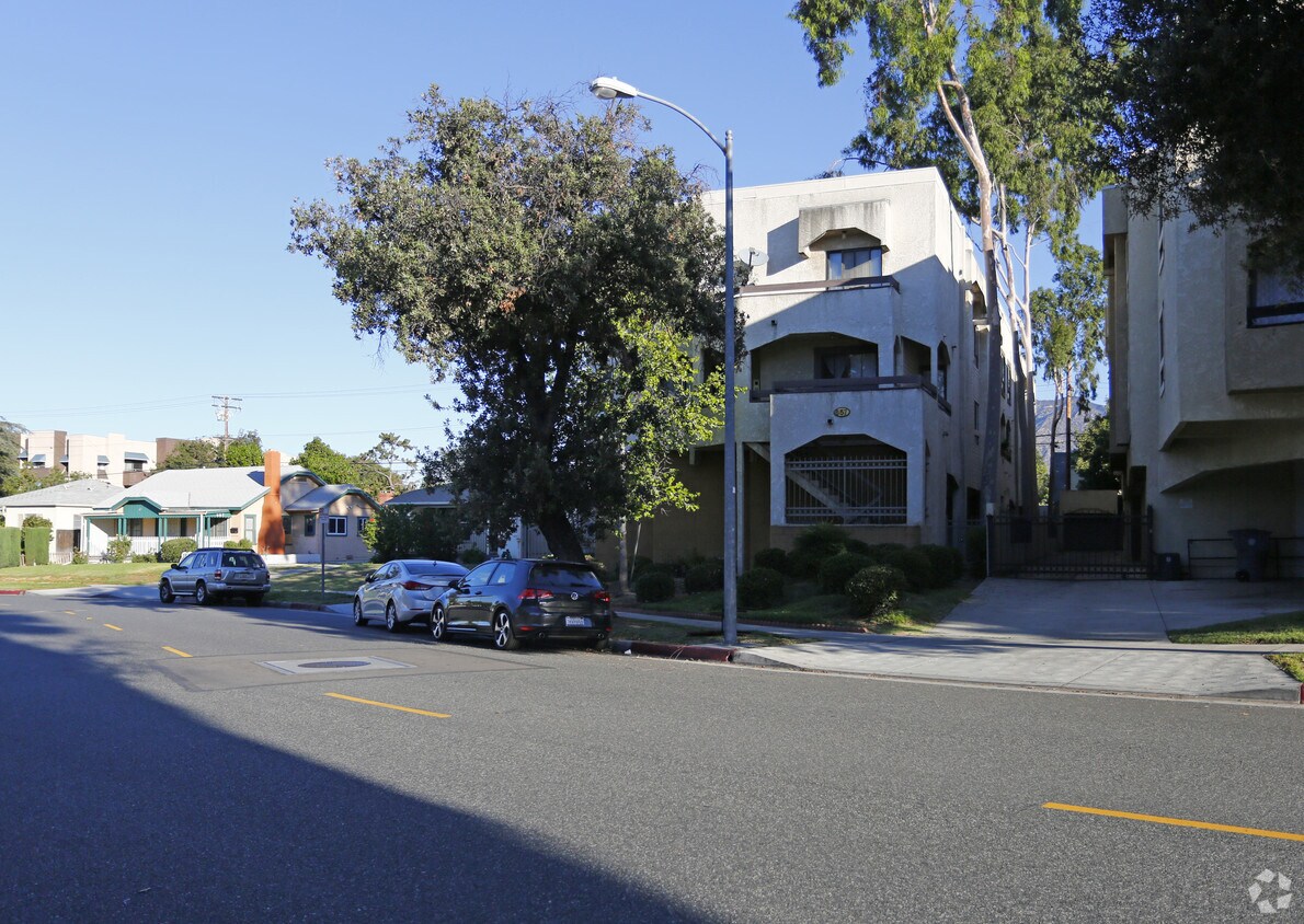 Building Photo - 657 W California Ave