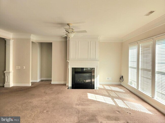 Building Photo - 20667 Golden Ridge Dr