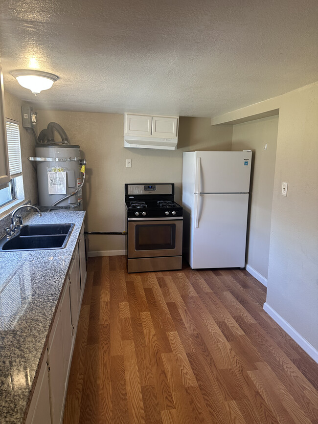 Kitchen - 934 E Andrews Ave