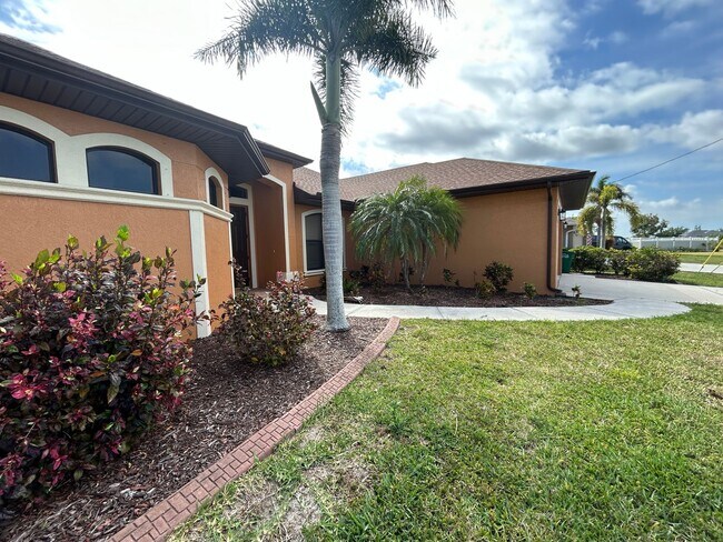Building Photo - Welcome Home To This 3-Bedroom, 2-Bath, 2-...