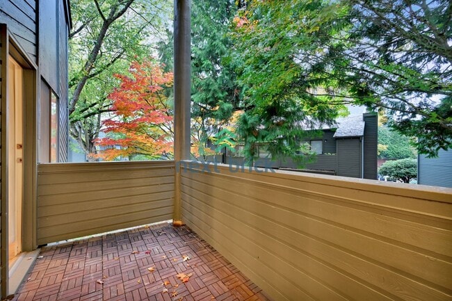 Photo - Beautifully Spacious Top-Floor Condo in th...