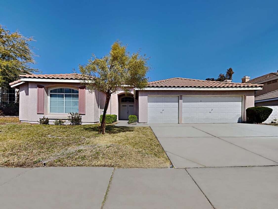 Primary Photo - 1024 Crescent Moon Dr