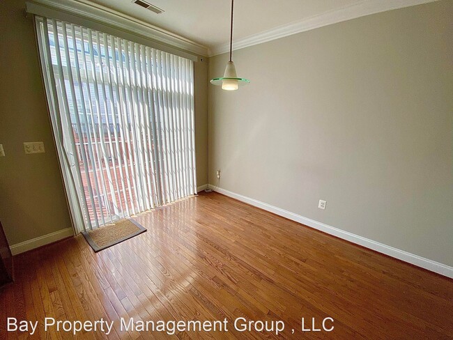 Building Photo - 4 br, 3.5 bath House - 884 Ryan St