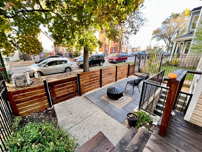 Building Photo - 2134 N Maplewood Ave
