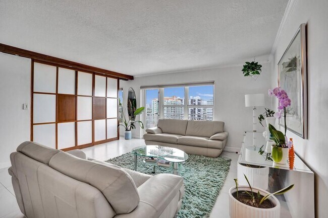 Foto del edificio - 3000 E Sunrise Blvd