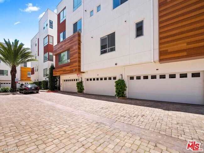 Building Photo - 3 br, 3 bath Condo - 5695 Goldeneye Dr Apt 2