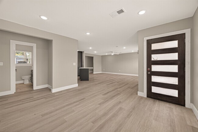 Foto del edificio - 3527 La Retama Dr