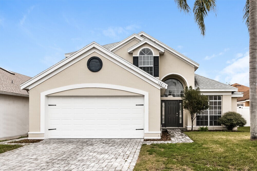 Foto principal - 12612 Belrose Ave