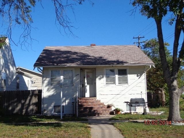 Primary Photo - 717 W D St