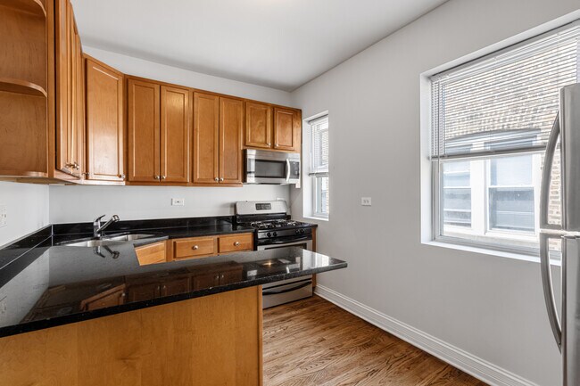 Building Photo - 7324 N Damen Ave