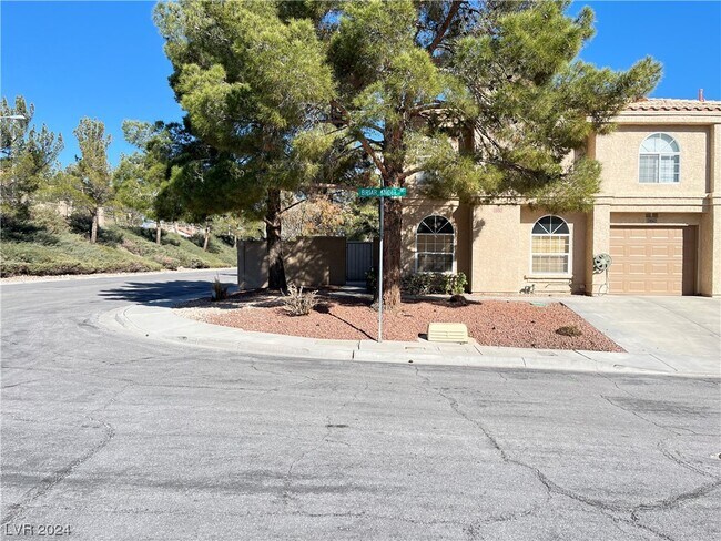 Building Photo - 2842 Briar Knoll Dr