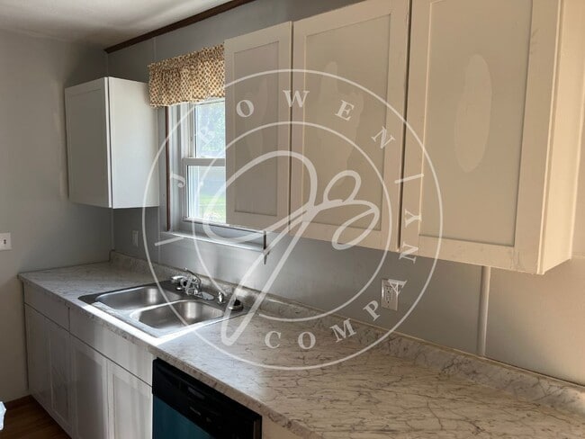 Building Photo - "Charming upgraded 3 bedroom home in Holland.