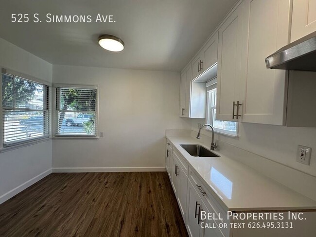 Building Photo - 525 Simmons Ave