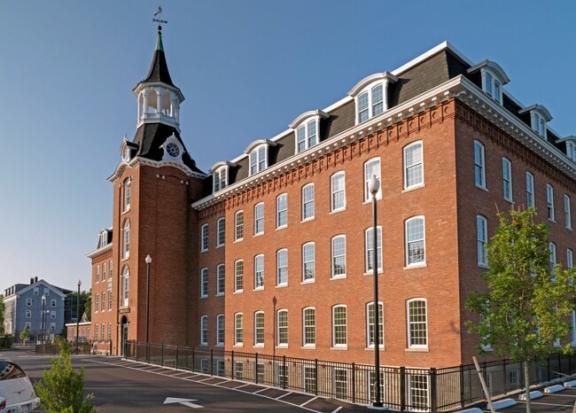 Building Photo - 670 Linwood Ave