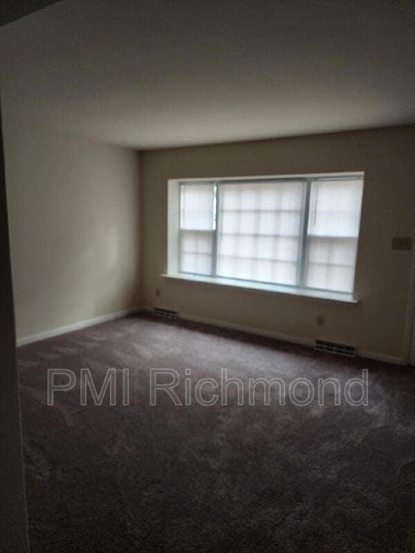 Building Photo - 620 Azalea Ave