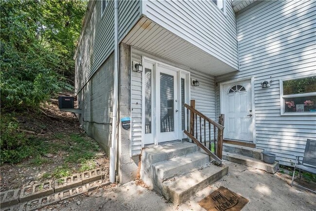 Building Photo - 702 Seavey Rd