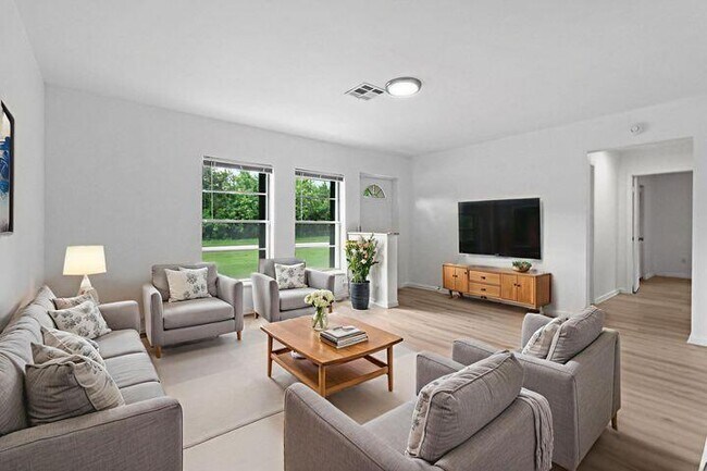 Foto del edificio - 109 SW Essex Dr